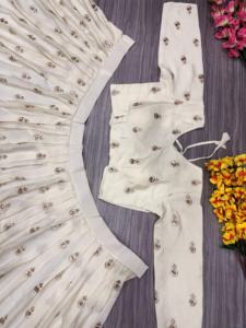 ชุดปาร์ตี้ที่สวยงามและได้รับความนิยมมากที่สุด lehenga พร้อมงานปัก, Jari และงานปักเลื่อมหนัก - Product Image 4