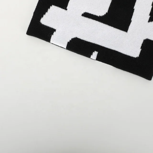 หมวกบีนนี่ถักลายแจ็คการ์ดอะคริลิก 100% ดีไซน์เฉพาะ ปรับแต่งโลโก้ได้ พร้อมขอบขนโมแฮร์ ปรับขนาดได้ เหมาะสำหรับปั่นจักรยานและใช้ในชีวิตประจำวัน - Product Image 4