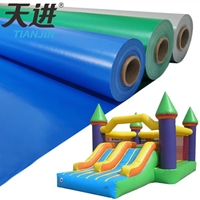 Tissu de bâche PVC enduit 750 GSM pour château gonflable, panneaux de structure de jeu gonflable d'extérieur de poids moyen