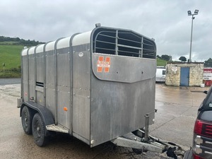 Remolque para Caballos Hudson Trailers de Aluminio con Capacidad para 2 Caballos, Paneles de Ventilación y Plataforma de Acceso, Hecho en EE. UU. - Product Image 1