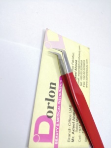 Pince à cils 65 degrés à revêtement de couleur avec logo personnalisé Extension de cils à volume incurvé en acier inoxydable à pointe en fibre durable - Product Image 4