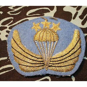 Insignias de turbante sikh para maestros, broche hecho a mano con bordado de hilo de oro, proveedor de insignias bordadas a mano con hilo de oro - Product Image 1