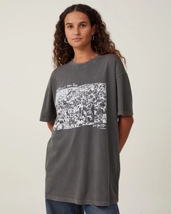 เสื้อยืดโอเวอร์ไซส์สำหรับผู้หญิงลายพิมพ์ดิจิทัลทรงหลวมคุณภาพพรีเมียมสำหรับทุกโอกาส - Product Image 3