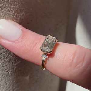 Anillo Apilable de Oro de 14K con Diamante Cultivado en Laboratorio de Corte Esmeralda de 1.01CT, Brillante, Ideal para Regalo de Compromiso o Fiesta, Joyería para Novia - Product Image 3