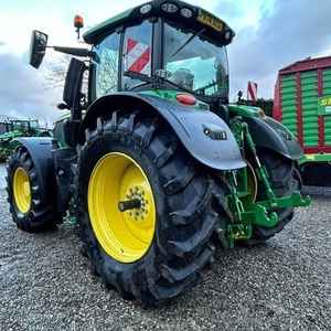รถแทรกเตอร์ล้อยาง John Deere 6120 R มือสองคุณภาพสูง พร้อมที่ตักแบบแข็ง ของแท้จากยุโรป พร้อมเครื่องยนต์ ปั๊มเกียร์ และชุดเกียร์ที่แข็งแรงทนทาน - Product Image 3