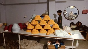 Lámpara colgante inalámbrica recargable personalizada con pantalla de tela de altura ajustable para decoración de sala de estar y restaurante - Product Image 5