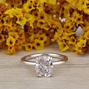 Hidden Halo Moissanite Coussin Cut Ring 2.75 Carat Design Allongé Bague de Fiançailles Élégante pour Femme en Or Massif 18K - Product Image 1