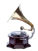 Gramophone artisanal indien, pièce maîtresse en bois et en laiton, style antique/vintage, pour la décoration de table
