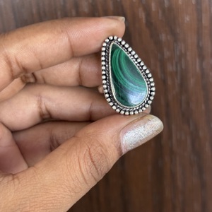 Bagues en laiton plaqué, style bohème, avec malachite en forme de poire sertie, bijoux en vrac pour fiançailles et soirées - Product Image 2