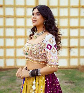 Heavy Festival Diseñador Muselina Algodón Impresión digital Trabajo de espejo real y trabajo de encaje a mano Lehenga Choli y trabajo de encaje Dupatta - Product Image 1