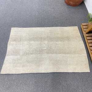 Tapis turc vintage 2,6x3,8 pi (78x115 cm), tapis patchwork blanc et gris - Product Image 2