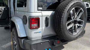 2024 4xe Sport S d'occasion en excellent état, sièges en cuir, conduite à gauche, caméra de recul, prêt à rouler - Product Image 6