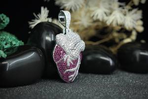 Joyería Hip Hop de Moda Única, Colgante de Diamante Moissanita con Corte Brillante Redondo, Plata de Ley 925, Corazón Humano Personalizado con Incrustaciones de Diamantes - Product Image 3