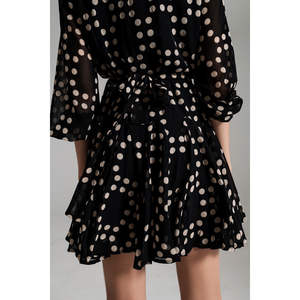 Vestido de Gasa con Estampado de Puntos y Mangas Voluminosas en Negro, Estilo Fit and Frill - Product Image 6