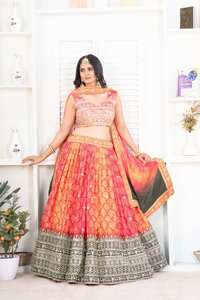 Lehenga de seda pura de diseñador con trabajo de secuencia de bordado elegante Lehenga Choli de estilo pakistaní para damas de honor, choli de boda - Product Image 2