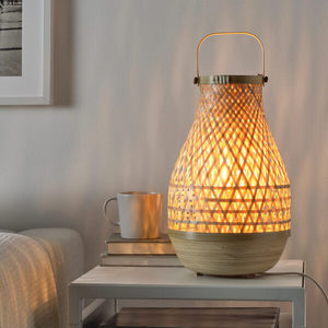 Venta al por mayor de candelabros de ratán de estilo asiático farol de mimbre decorativo con mango de bambú diseño vintage para la decoración del hogar de Pascua - Product Image 1