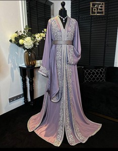 Robe caftan marocaine haut de gamme en satin, ornée de perles, infroissable, respirante, naturelle, longueur ras du sol, choix élégant pour fêtes et mariages - Product Image 1