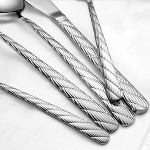 Juego de cubiertos de mango de diseño con acabado elegante plateado, cubiertos de acero inoxidable para comedor, cocina, restaurante y uso en bodas - Product Image 5