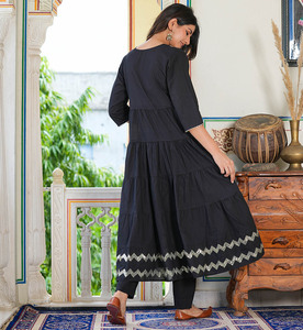 Femmes décontracté coton imprimé fleuri Anarkali Kurta cheville-longueur Lehriya imprimé Palazzo Dupatta motif décoratif cheville-longueur - Product Image 2