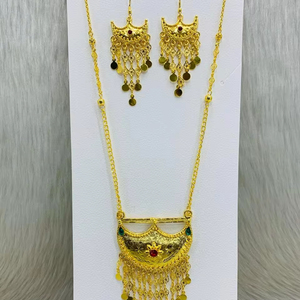 Accessoires stylés, ensemble chik au design magnifique avec boucles d'oreilles, ensemble de bijoux arabes plaqués or pour femmes - Product Image 1