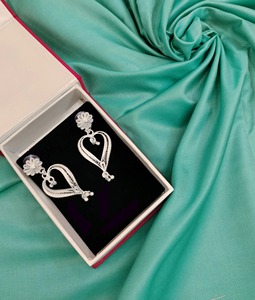 Pendientes de Plata con Filigrana de Corazones Dobles de Alta Calidad, Brillantes y Elegantes, del Mejor Proveedor Indio - Product Image 2