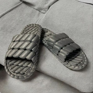 Sandalias Unisex Ligeras de PVC Ecológicas Antideslizantes en Varios Colores para Uso Interior y Exterior Hechas en Turquía - Product Image 1