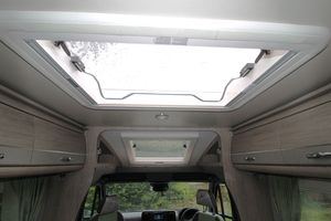 BE 2024 Camping-Cars de Luxe d'Occasion à Vendre pour Aventures de Camping sur Terre et sur l'Eau - Product Image 5