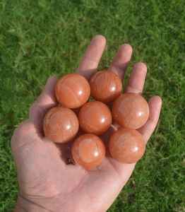 Bola de cristal de Aventurina roja de alta calidad al por mayor estilo Feng Shui ágata roja piedra preciosa tallada amor hogar piedra semipreciosa artesanía - Product Image 5