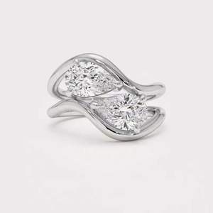 Bague pour femme en or blanc/rose/jaune 14 carats plaqué rhodium, sertie de diamants de laboratoire taille poire, certifiée IGI, design Toi et Moi - Product Image 5