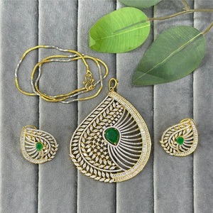 ชุดอัญมณีประดับเพชร CZ สีทองพร้อมต่างหูโซ่สำหรับงานแต่งงานคอลเลกชันสวมใส่สำหรับผู้หญิง - Product Image 1