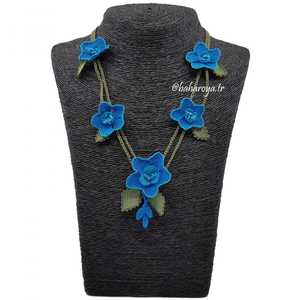 Collier Neriman par Blue Fashion Colliers avec des détails en dentelle à l'aiguille - Product Image 1