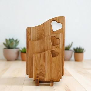 Planche à découper et plateau de service en bois - Durable, lavable au lave-vaisselle - Product Image 2