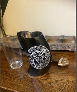 Tasses à boire Viking sculptées à la main, cadeau d'anniversaire, cadeaux de mari, cadeau de Couples, cadeaux de Noël - Product Image 1