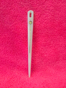 Aiguille en os artisanale Outil élégant unique pour les artisans et les artisans par Crescent Crafts - Product Image 4