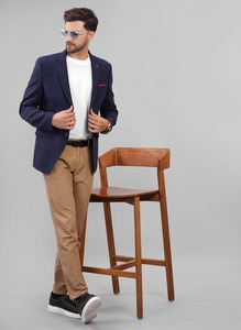 เสื้อเบลเซอร์สีน้ำเงินกรมท่าคุณภาพสูงสำหรับผู้ชาย เหมาะสำหรับชุดยูนิฟอร์มองค์กร งานอีเว้นท์ และการสวมใส่ในสำนักงานทุกวัน มีจำหน่ายในราคาส่งออก - Product Image 4