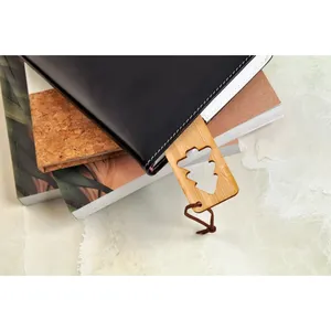 Marque-page personnalisé Xommark en forme de sapin de Noël pour les amateurs de livres et les cadeaux - Product Image 5