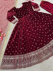 Vestido Anarkali de trabajo de secuencia de bordado de terciopelo Viscos pesados para mujer de alta calidad de último diseñador para fiesta Festival por Fab Zone - Product Image 5