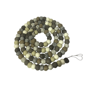 Best Seller 100% Colgador de bolas de fieltro de lana Productor Garlan Exportador en Nepal Guirnalda de bolas móvil para decoraciones navideñas - Product Image 5