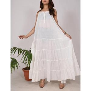 Vestido de algodón blanco sin mangas para mujer Vestido largo de fiesta en tela de algodón en relieve, atuendo de verano elegante y cómodo - Product Image 2