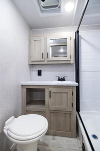 FOURNISSEUR DE NOUVELLES REMORQUES DE CAMPING 2026 East To West Del la Ter ra 263 RK à vendre pour le camping et les voyages - Product Image 3