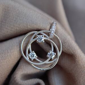 Pendentif Moissanite en argent sterling 925 de créateur pour femmes bijoux de voyage avec pendentifs et breloques à boucle ronde - Product Image 2