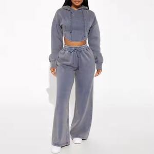 Sudadera Corta Estilo Urbano para Mujer |   Ropa de Invierno Tejida de Alta Calidad con Diseño Estampado, Capucha en Contraste y Logotipo Frontal - Product Image 6