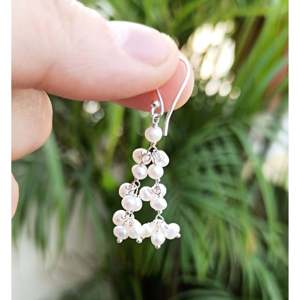 Pendientes Colgantes de Perlas de Agua Dulce Hechos a Mano, Pendientes de Plata de Ley para Novia - Product Image 3