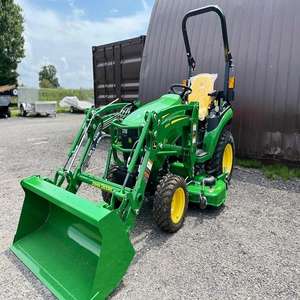 Nouveau en stock Tracteur agricole 4x4 John Deere 2025R 70 CV avec cultivateur rotatif, moteur, engrenage et pompe pour les besoins agricoles, achat en gros - Product Image 1