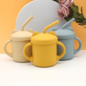 Tasse d'apprentissage en silicone résistante aux chutes et aux hautes températures pour nourrissons et jeunes enfants, avec tube d'aspiration binaural pour repas - Product Image 3