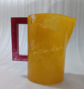 Pichet à eau en résine fait à la main moderne et écologique de luxe avec motifs de tourbillon d'eau jaune Verres de qualité supérieure pour un usage domestique - Product Image 2