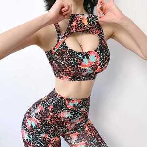 Ensemble haut côtelé sculpté sans couture et leggings courts de haute qualité 2026, avec soutien-gorge de yoga et leggings personnalisables avec logo, entièrement sublimés - Product Image 3