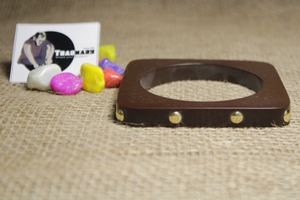 Bracelet carré en résine marron foncé de qualité supérieure pour femmes Mode traditionnelle avec design à pois en laiton - Product Image 3