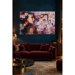 Impresión en lienzo de Fida, mujer con flores y león rosa cara a cara - Product Image 1