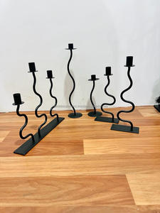 Juego de 2 candelabros de diseño curvo de metal negro, decoración elegante de mesa navideña para el hogar y otras ocasiones - Product Image 4